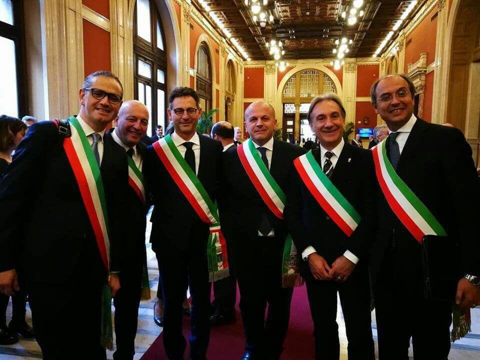 Immagine: sindaci_pugliesi_a_montecitorio400